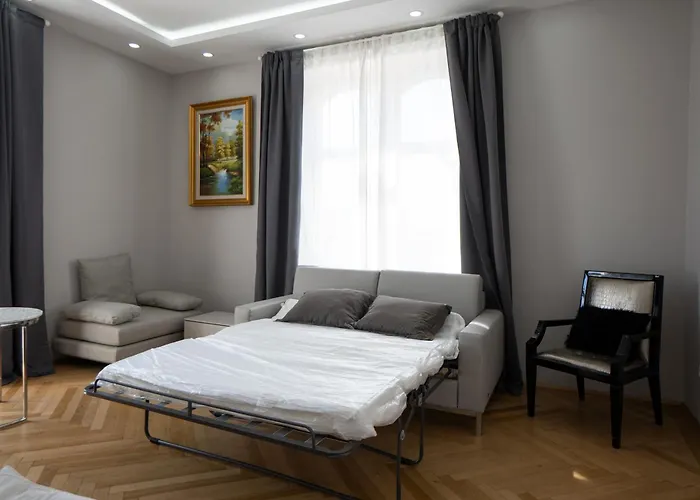 Charming 2-room With Balcony, 15 Min To Center Apartment