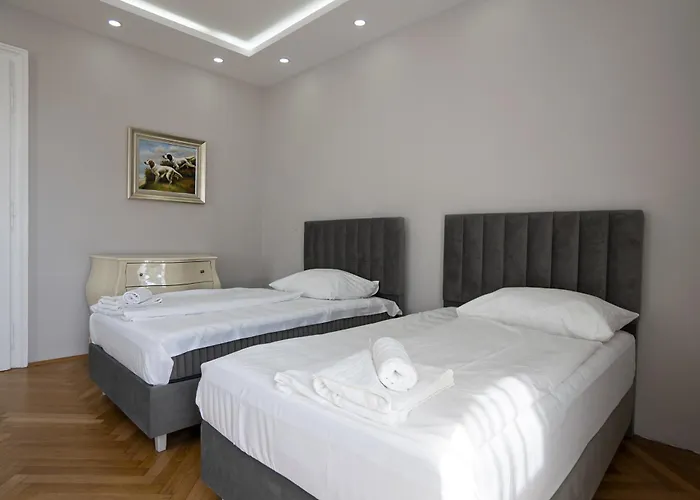 Charming 2-room With Balcony, 15 Min To Center *
