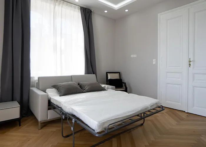 Charming 2-room With Balcony, 15 Min To Center * Vienna