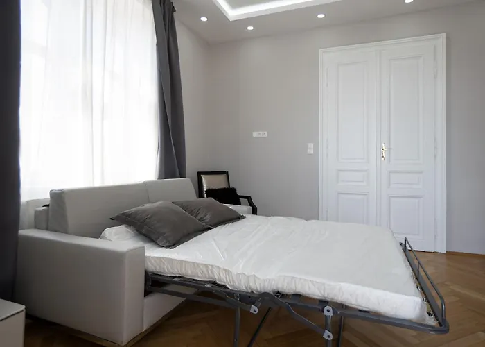 Charming 2-room With Balcony, 15 Min To Center * Vienna