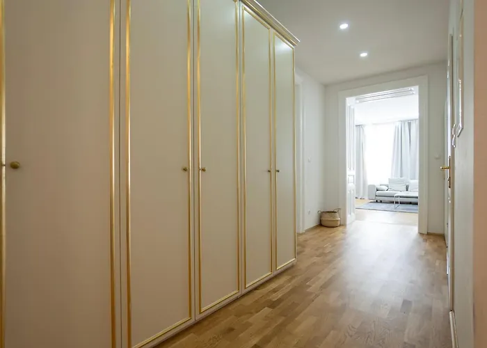 Charming 2-room With Balcony, 15 Min To Center