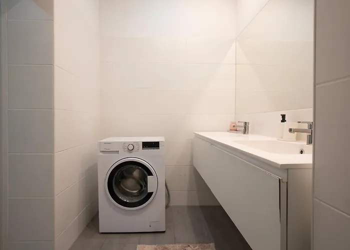 Charming 2-room With Balcony, 15 Min To Center Apartment *