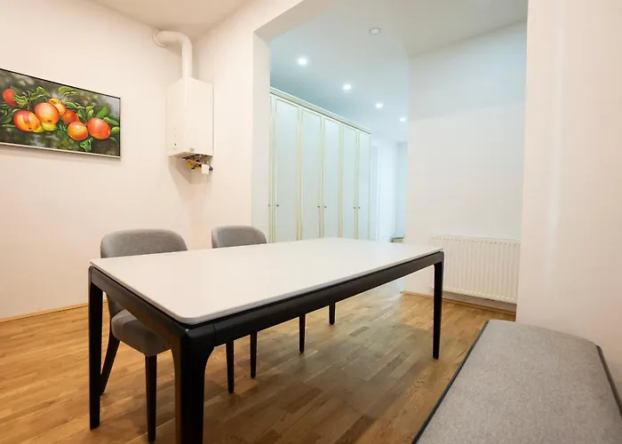 Charming 2-room With Balcony, 15 Min To Center Apartment *
