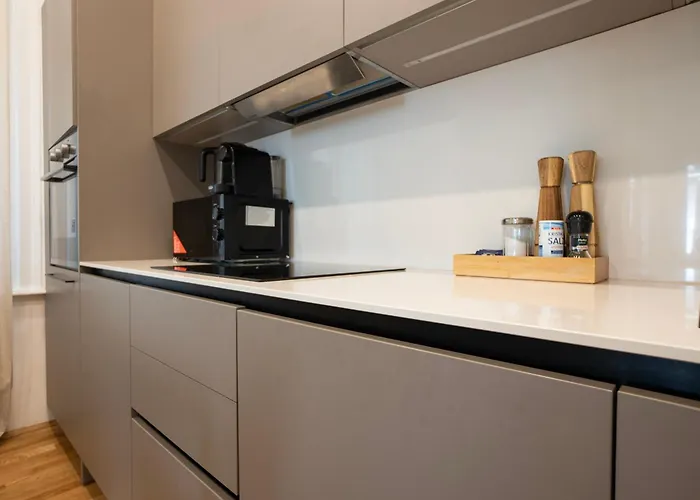Apartment Charming 2-room With Balcony, 15 Min To Center Vienna