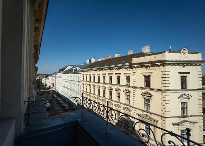 Apartment Charming 2-room With Balcony, 15 Min To Center *
