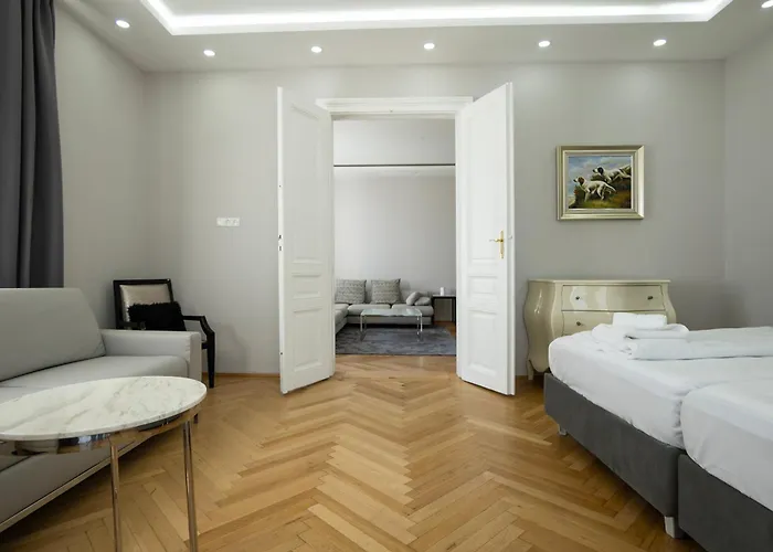Charming 2-room With Balcony, 15 Min To Center