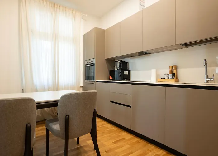 Charming 2-room With Balcony, 15 Min To Center Apartment *