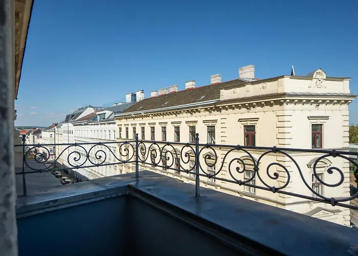 Apartment Charming 2-room With Balcony, 15 Min To Center Vienna