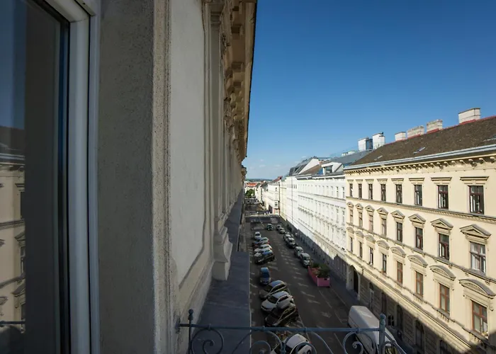 Charming 2-room With Balcony, 15 Min To Center * Vienna