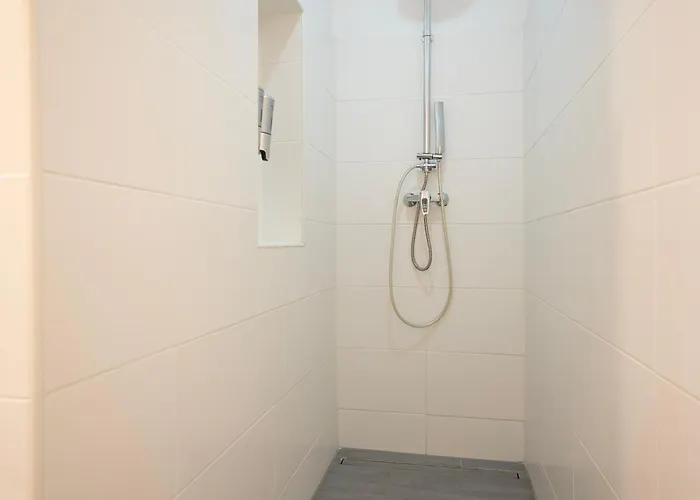 Charming 2-room With Balcony, 15 Min To Center Vienna