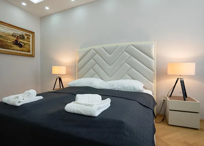 Charming 2-room With Balcony, 15 Min To Center Apartment