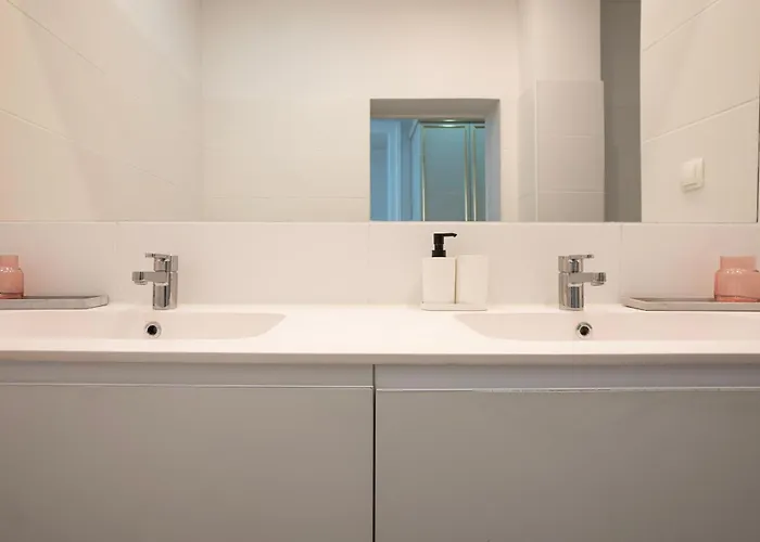 Apartment Charming 2-room With Balcony, 15 Min To Center Vienna