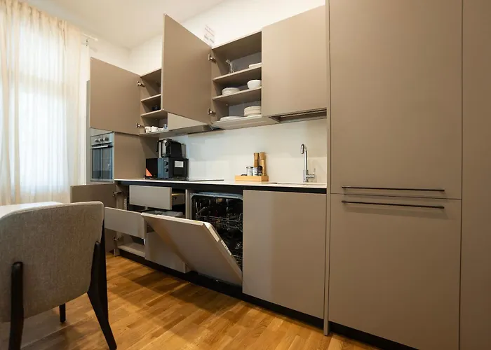 Charming 2-room With Balcony, 15 Min To Center Vienna