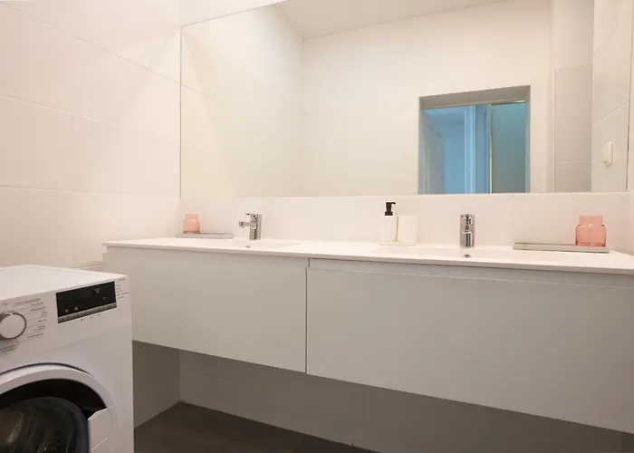 Apartment Charming 2-room With Balcony, 15 Min To Center Vienna