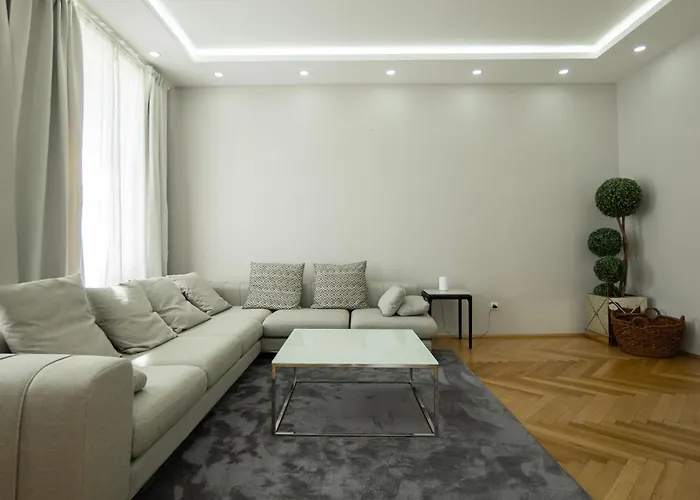 Charming 2-room With Balcony, 15 Min To Center * Vienna