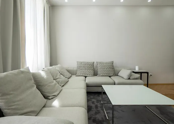 Charming 2-room With Balcony, 15 Min To Center Apartment Vienna