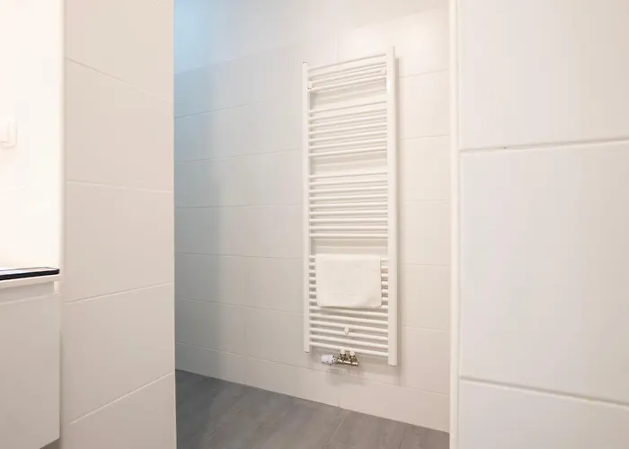 Charming 2-room With Balcony, 15 Min To Center