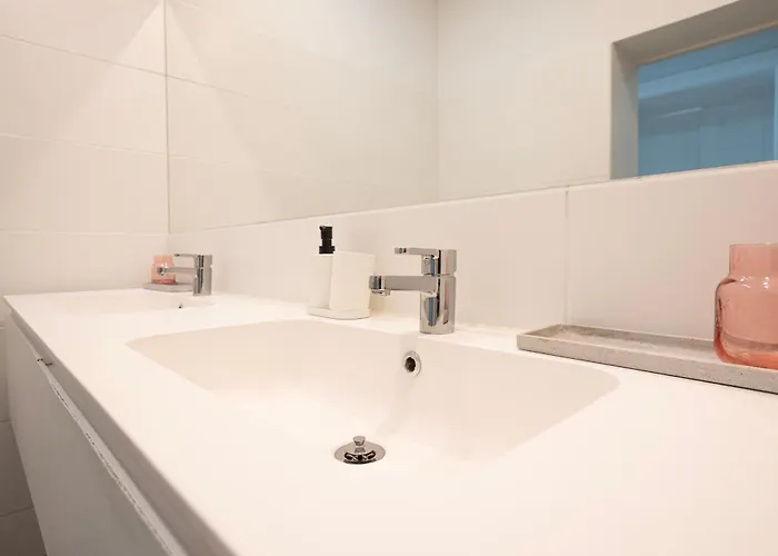 Apartment Charming 2-room With Balcony, 15 Min To Center Vienna