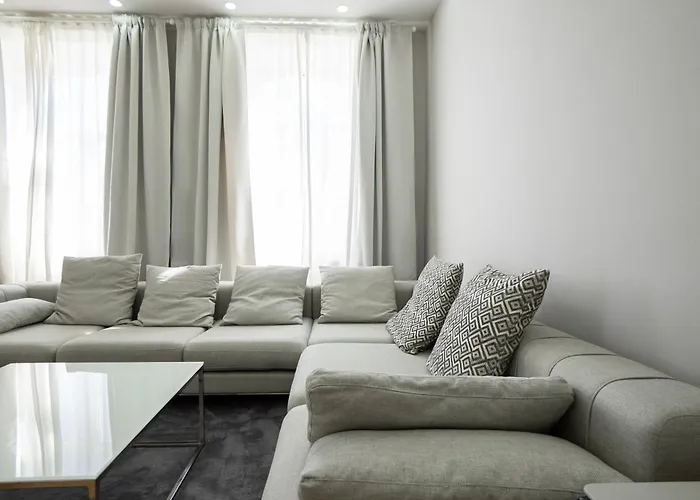 Apartment Charming 2-room With Balcony, 15 Min To Center
