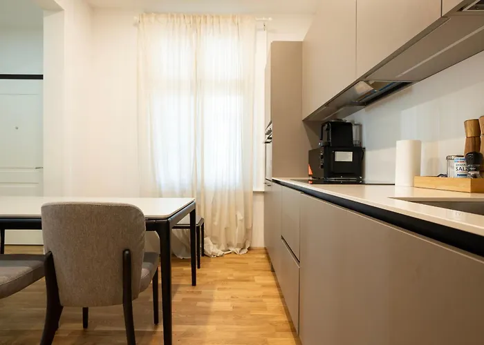Charming 2-room With Balcony, 15 Min To Center *