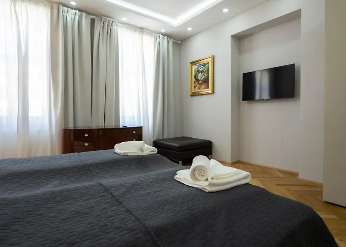 Charming 2-room With Balcony, 15 Min To Center